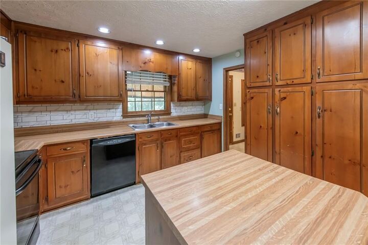 Property Photo: 1301 Bob Hunton Road GA 30134