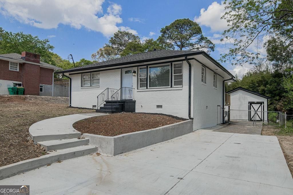 Property Photo:  1044 Rocksprings Street  GA 30297 