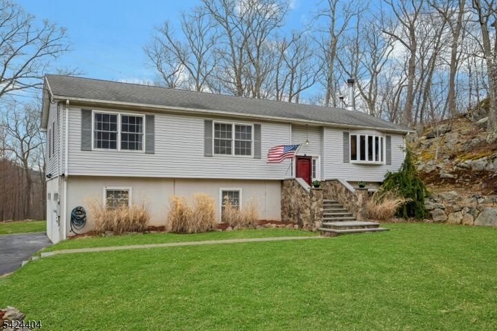Property Photo:  4 Andover Mohawk Rd  NJ 07821 