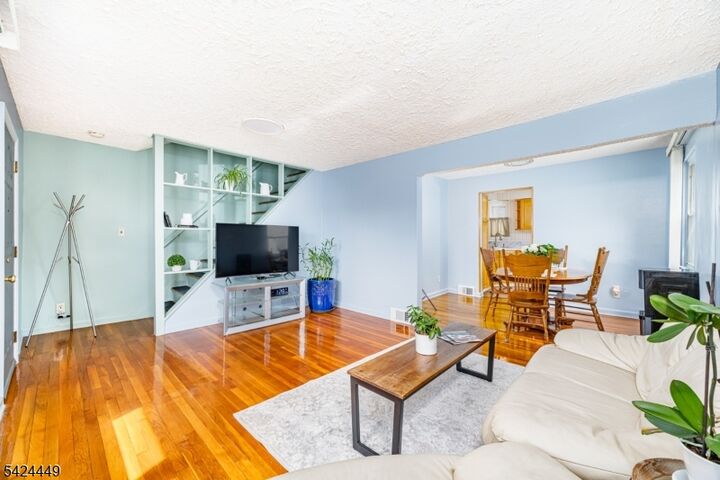 Property Photo:  40 South Dr  NJ 07662 