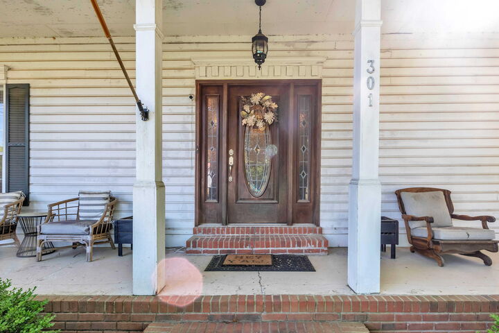 Property Photo:  301 Linden Circle  MS 39759 