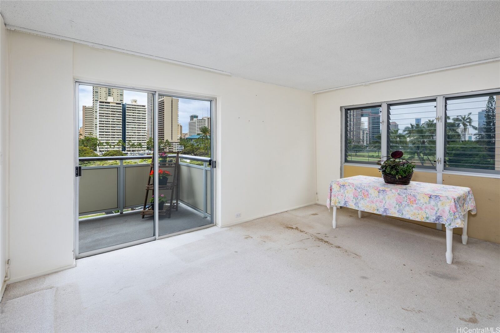 Property Photo:  509 University Avenue 504  HI 96826 