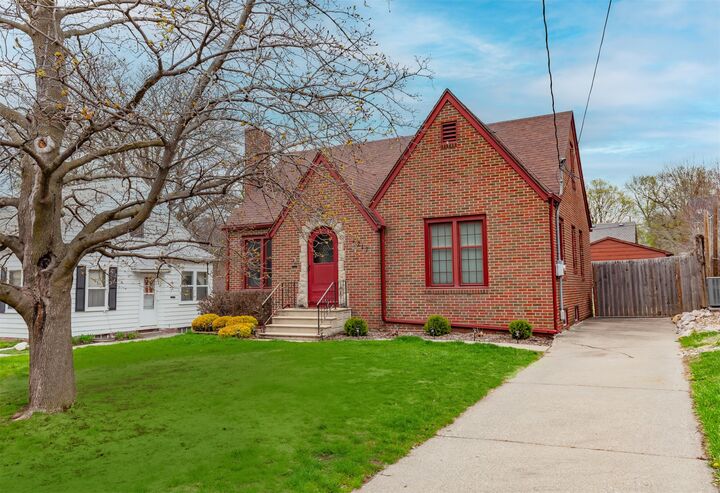 Property Photo:  4217 Franklin Avenue  IA 50310 
