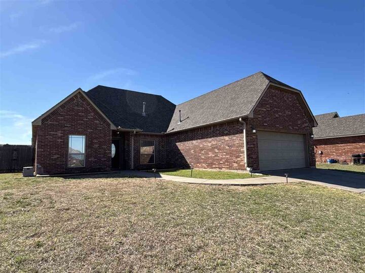 Property Photo:  11 NE Summerwood Dr  OK 73538 