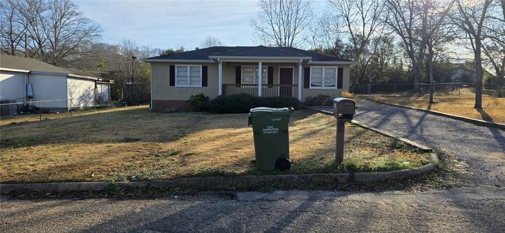 Property Photo:  112 N 13th Avenue  AL 36863 