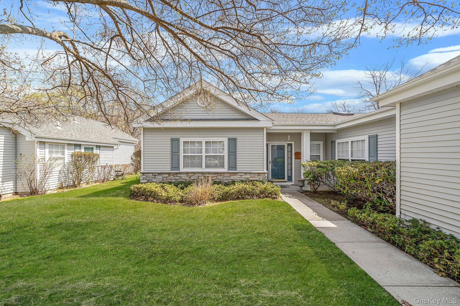 Property Photo:  485 Woodscreek Court  NY 11955 