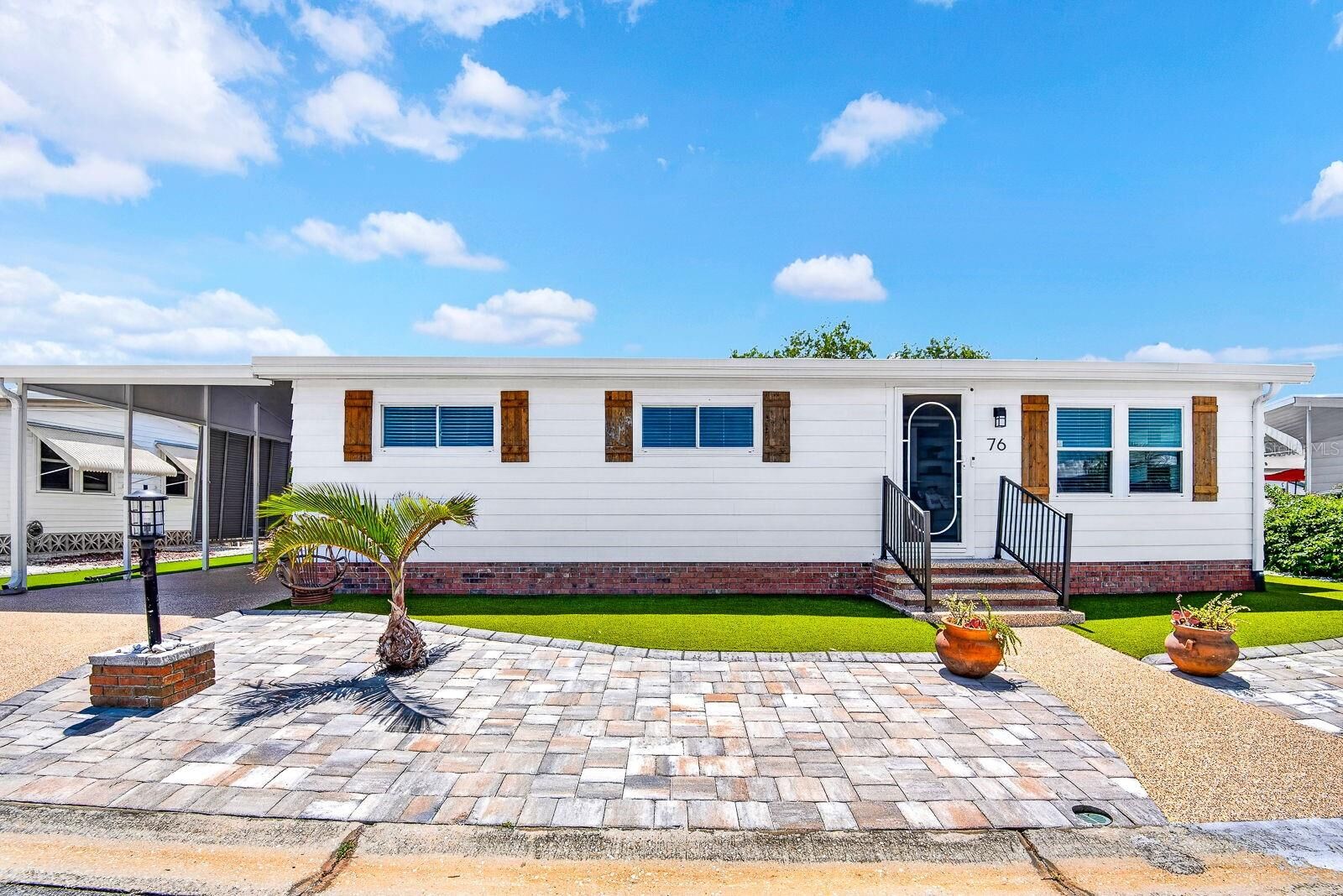 Property Photo:  76 Caballo Way  FL 34209 