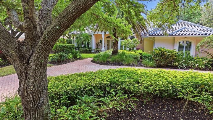 Property Photo: 402 Macewen Drive FL 34229