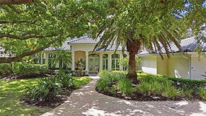 Property Photo:  402 Macewen Drive  FL 34229 