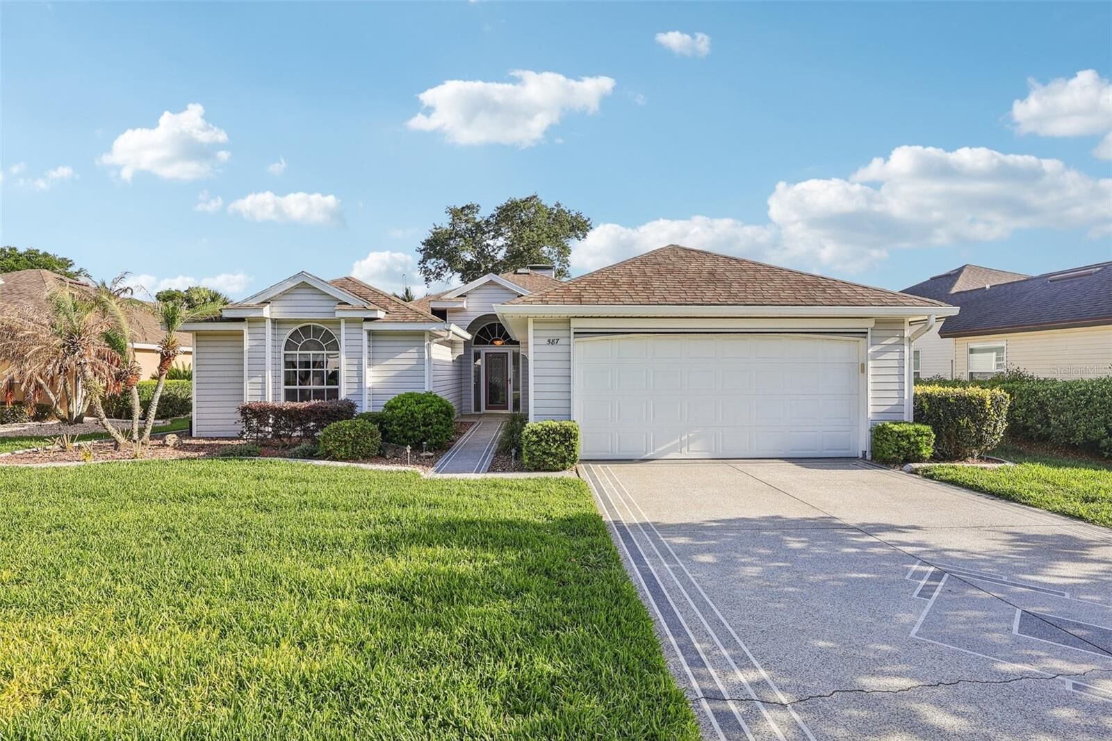 Property Photo:  587 Juniper Way  FL 32778 