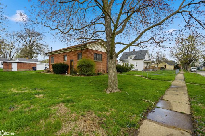 Property Photo:  2107 S Central Avenue  IA 52601 