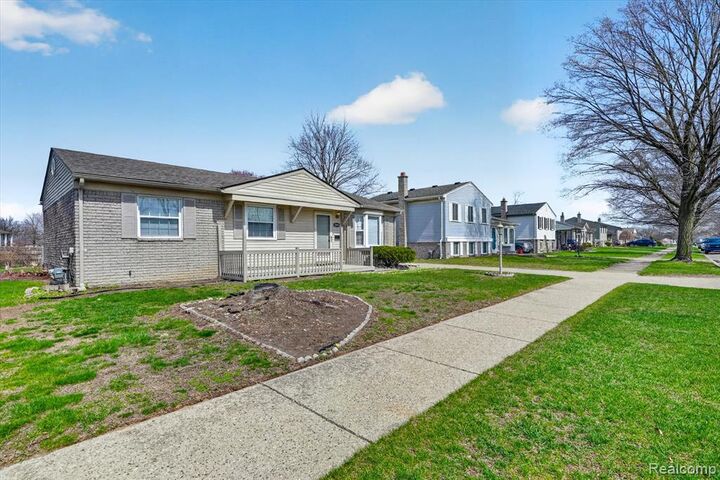 Property Photo:  38662 Summers Street  MI 48154 4994 