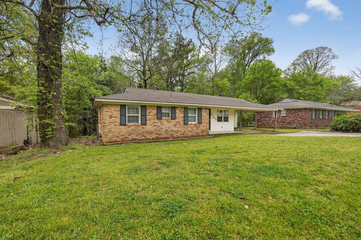 Property Photo: 2303 St Elmo Ave TN 38127