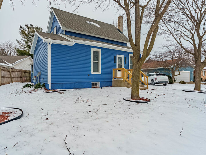 Property Photo:  214 S Prospect Street  IL 60152 