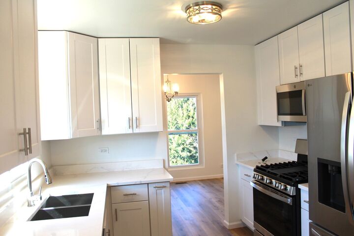 Property Photo:  1470 Elizabeth Street  IL 60139 