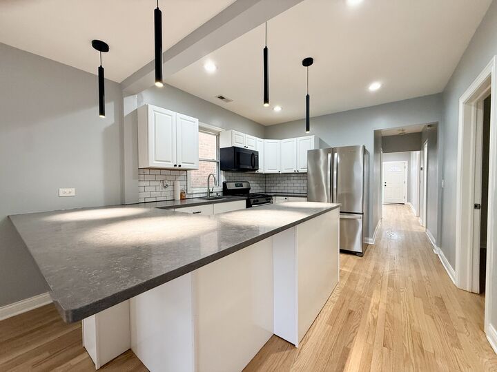 Property Photo:  5307 N Central Avenue 1  IL 60630 