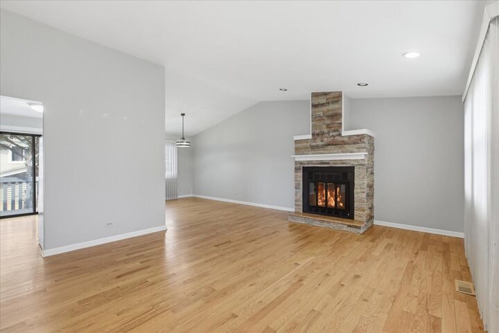 Property Photo:  1590 Bayside Court  IL 60192 