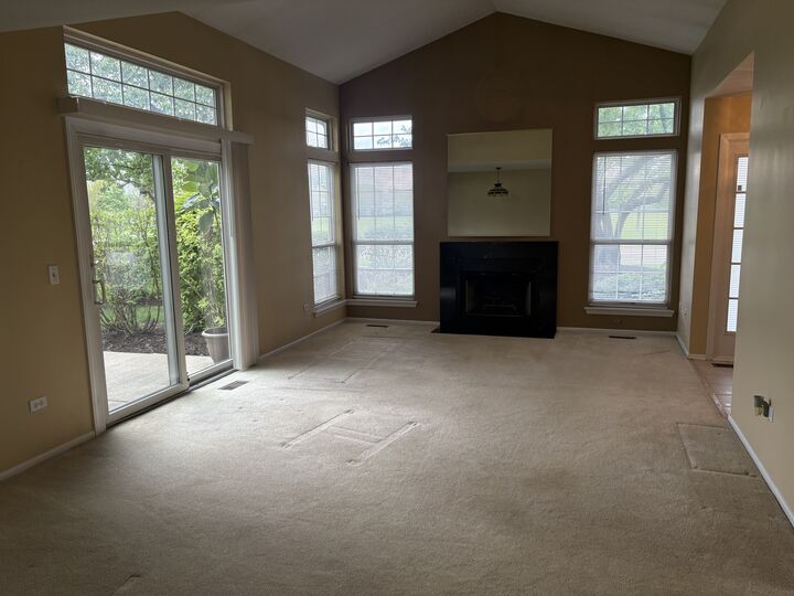 Property Photo:  1602 Columbia Circle 4  IL 60103 
