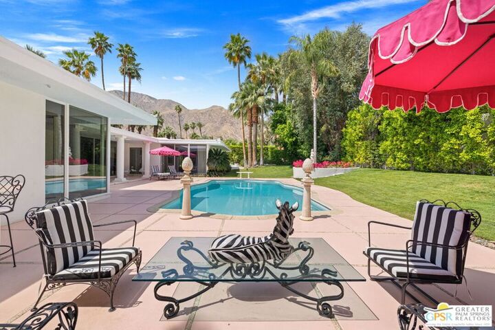 Property Photo:  466 Camino Sur  CA 92262 
