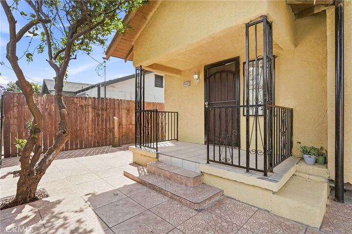 Property Photo:  9603 Holmes Avenue  CA 90002 