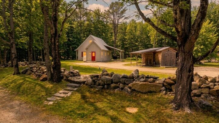 Property Photo:  7 Abbott Hill Road  ME 04289 