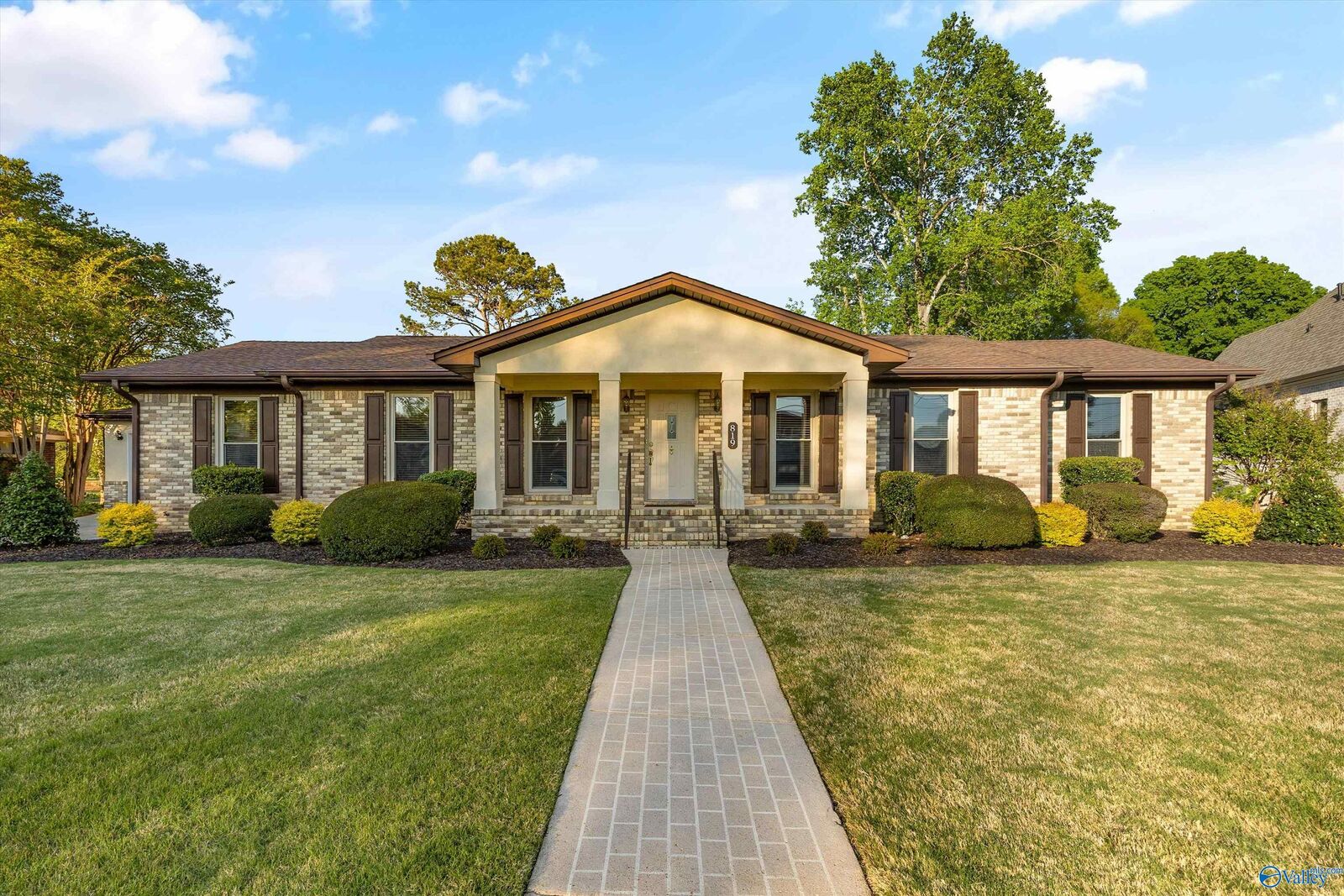 Property Photo:  819 Farley Drive SE  AL 35802 
