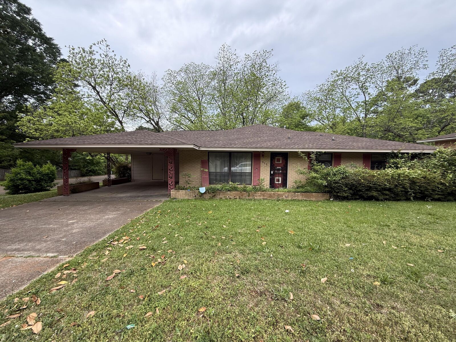 Property Photo:  215 Enoch Ave.  MS 38801 