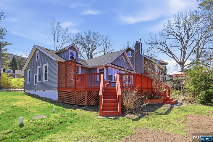 Property Photo:  6 Timberwood Lane  NJ 07438 