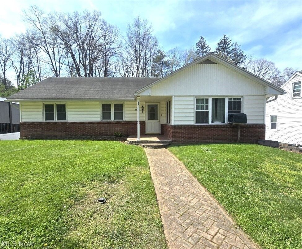 Property Photo:  1007 Colegate Drive  OH 45750 