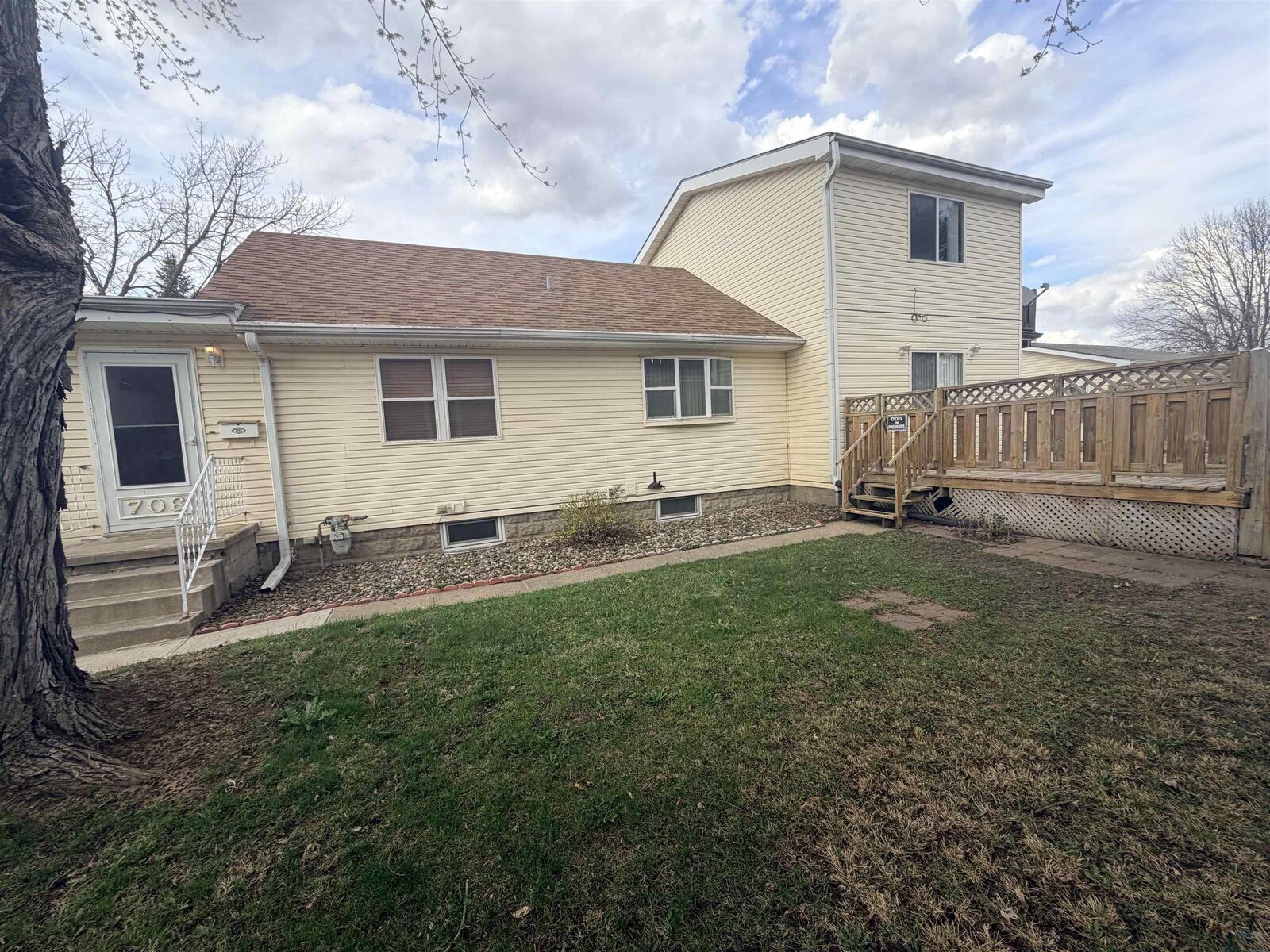 Property Photo: 706 S Westcott St IA 51106