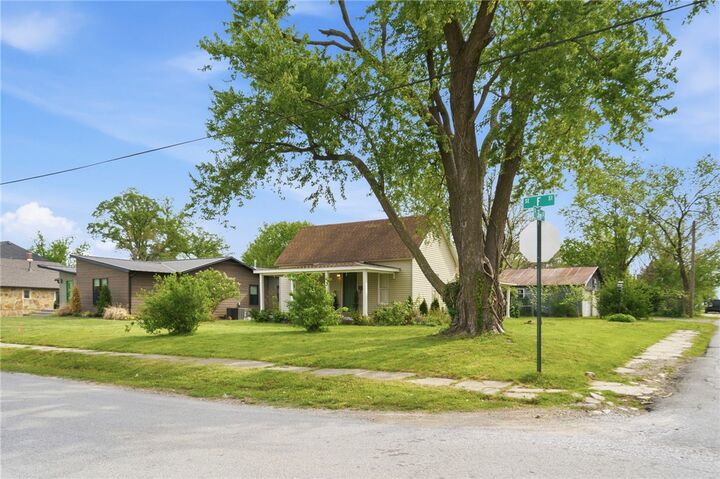 Property Photo:  119 SE F Street  AR 72712 