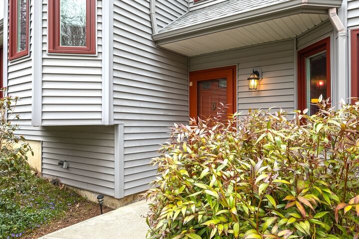 Property Photo:  8 Baldwin Ln 8  MA 01002 