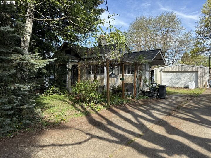 Property Photo: 3739 SE Olsen St OR 97222