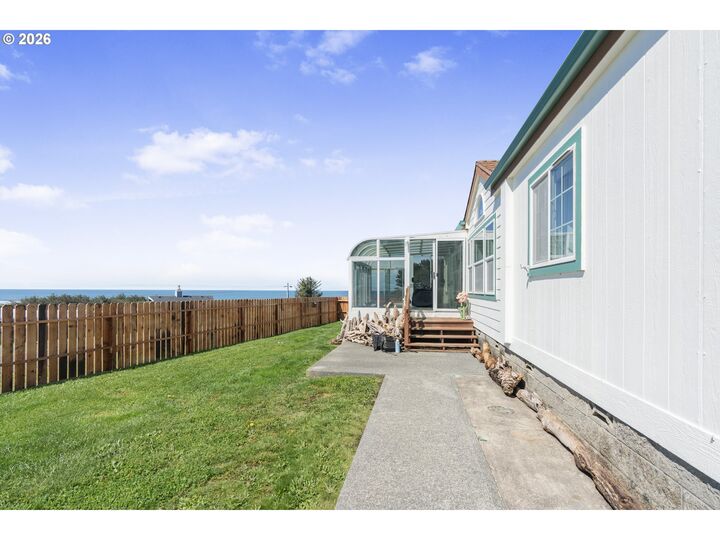 Property Photo:  94033 Doyle Point Rd  OR 97444 