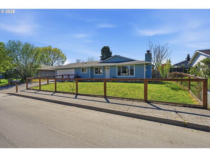 Property Photo:  560 SE Border Ln  OR 97128 