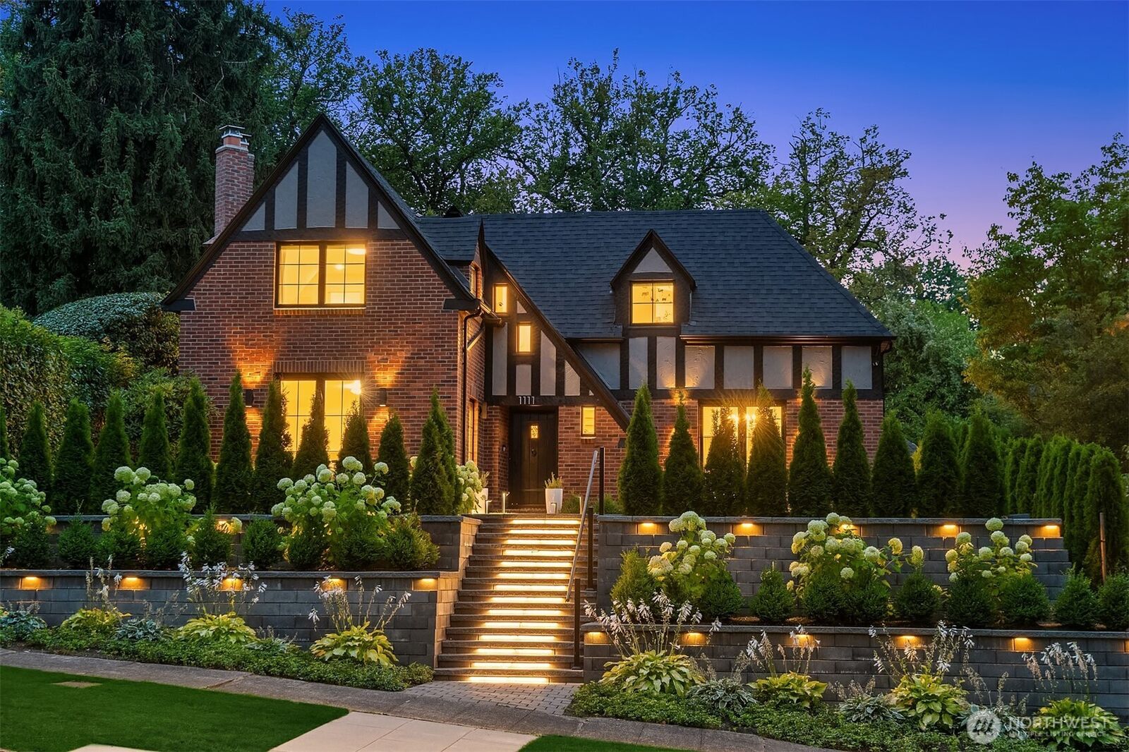 Property Photo: 1111 37th Avenue E WA 98112