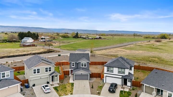 Property Photo:  1312  Morgan Court 329  WA 98926 