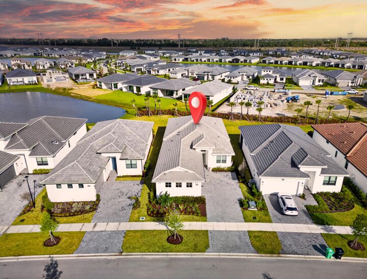 Property Photo: 8629 SW Cantante Way FL 34987