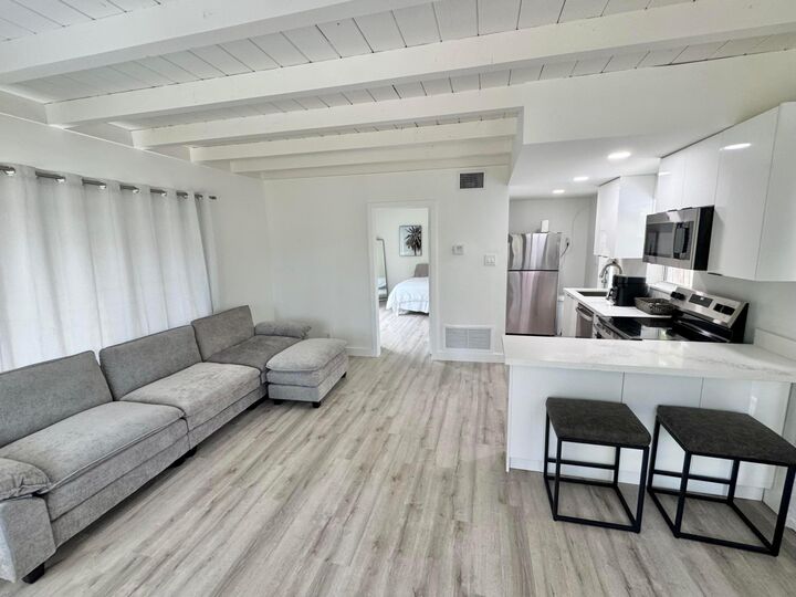 Property Photo:  1130 NE 18th Avenue 3  FL 33304 