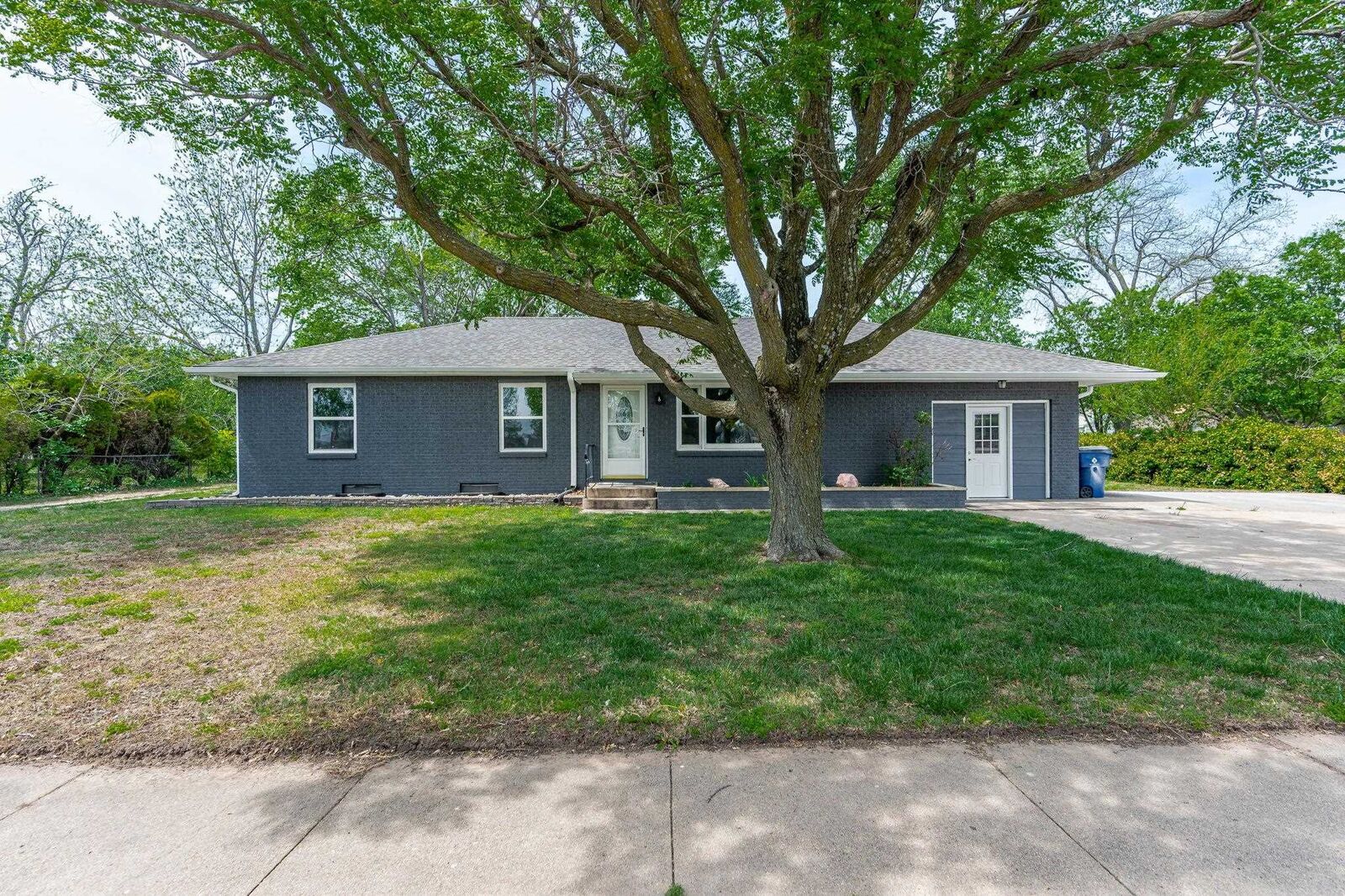 Property Photo:  335 N Sherman St  KS 67001 