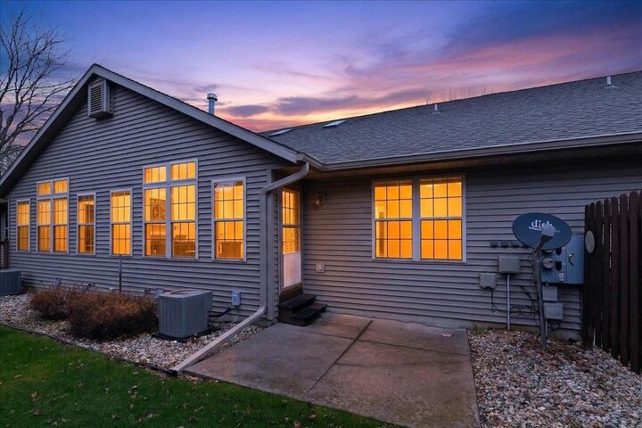 Property Photo:  1177 Sawyer Way 10  WI 53590 