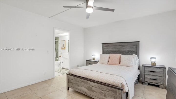 Property Photo: 100 SW 130th Ter 204C FL 33027