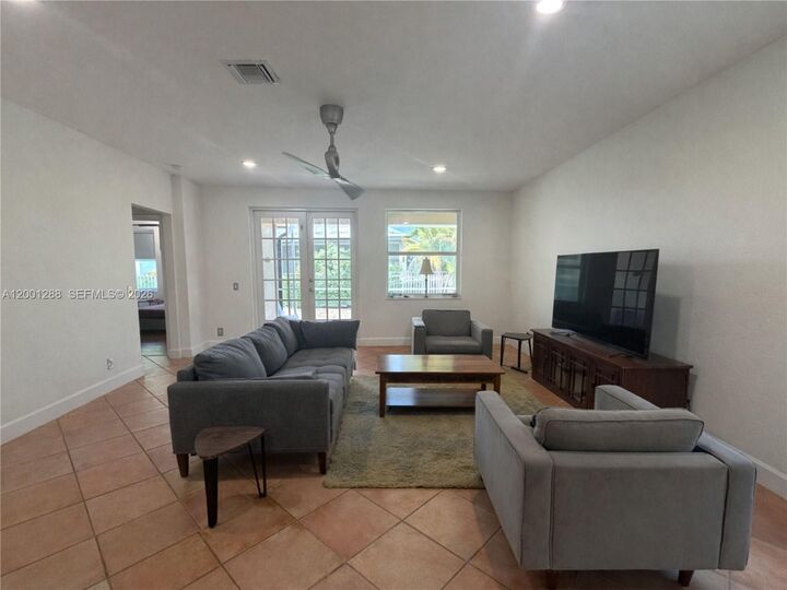 Property Photo: 1816 Aspen Ln FL 33327