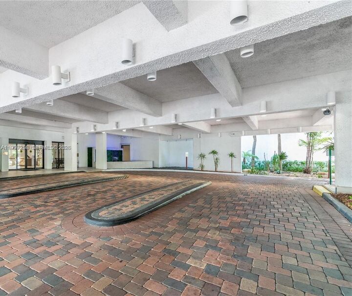 Property Photo:  20225 NE 34th Ct 2513  FL 33180 