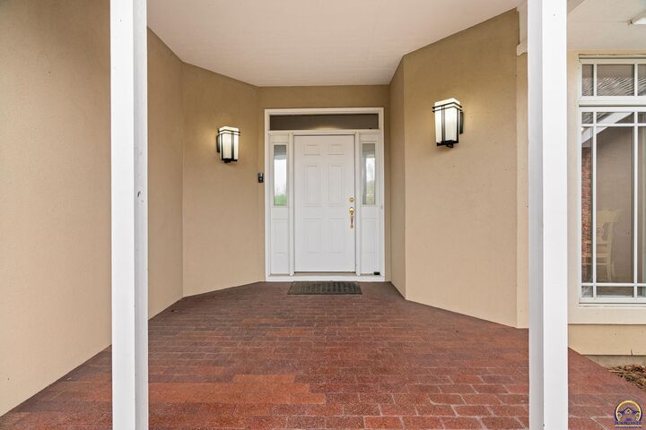 Property Photo: 5411 SW 40th Ter KS 66610