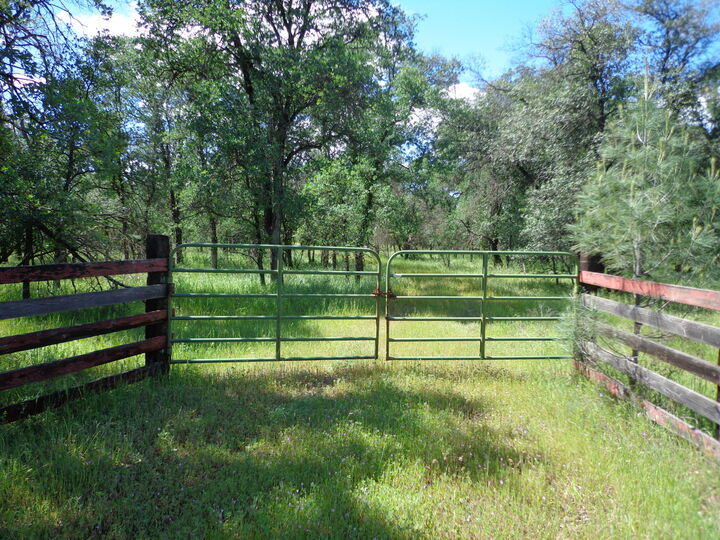 Property Photo:  18287 Sterling Place  CA 96022 