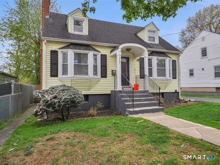 Property Photo:  117 Ansonia Street  CT 06106 