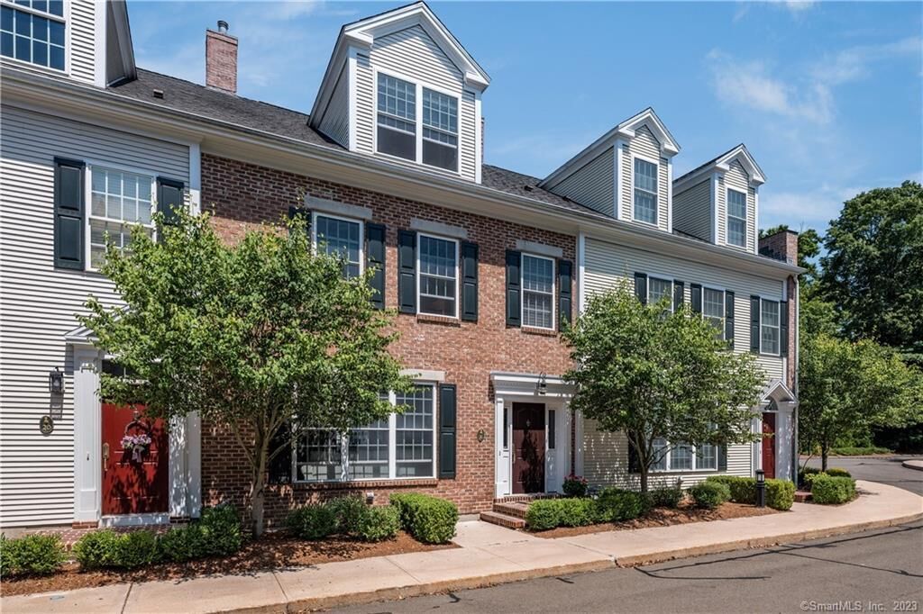 Property Photo:  21 Evarts Lane 21  CT 06443 
