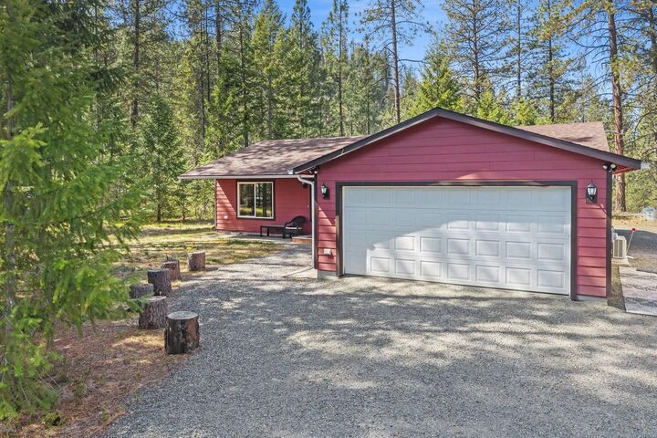Property Photo:  272 Eagle Dr  WA 99109 