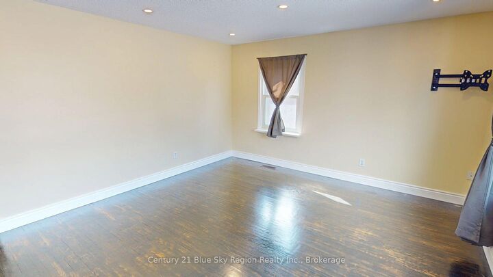 Property Photo:  919 Eva Street  ON P1B 6R3 